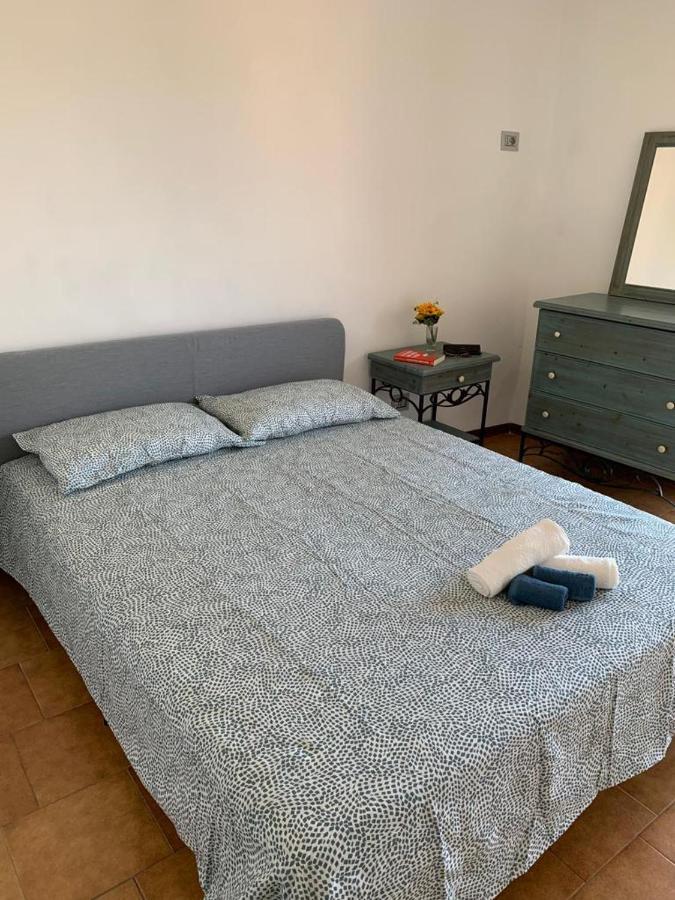 Casa Lisetta, 3-Room Apartment With Lake View Torri Del Benaco Bagian luar foto